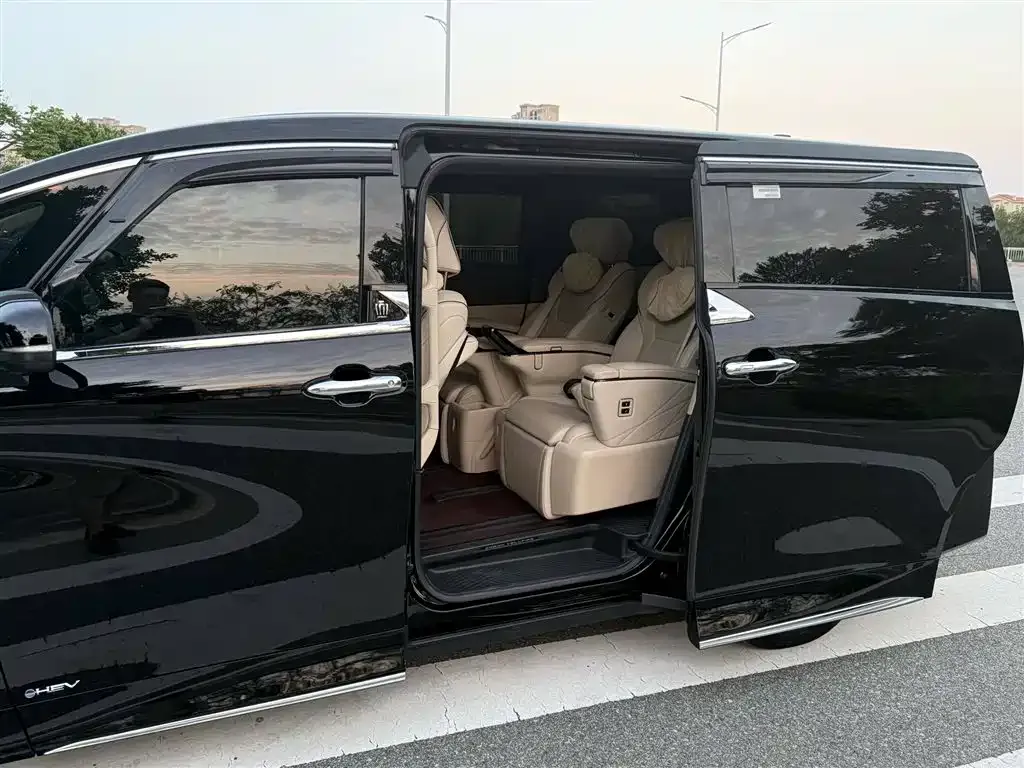 Toyota Vellfire — фото 4