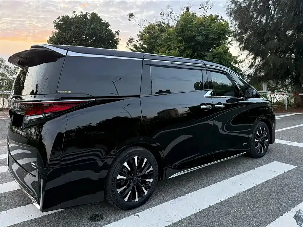 Toyota Vellfire — фото 7