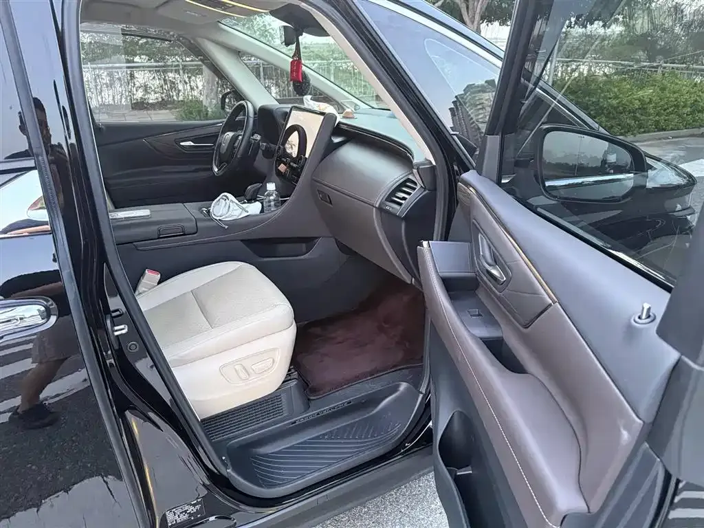 Toyota Vellfire — фото 10
