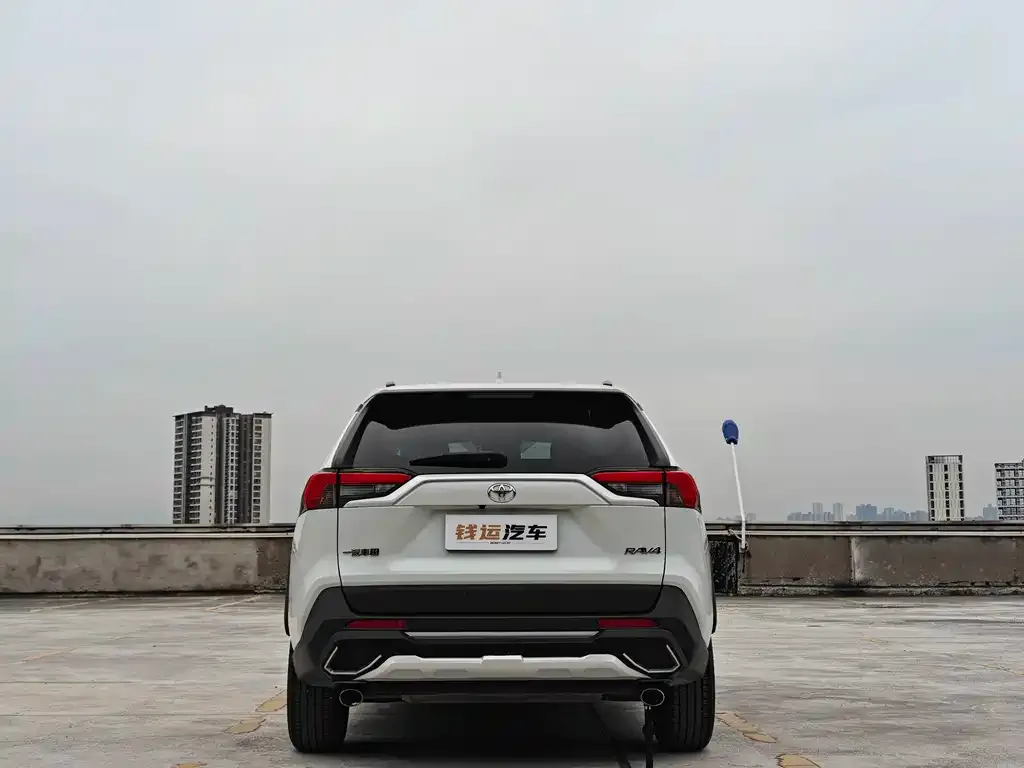 Toyota RAV4 — фото 2