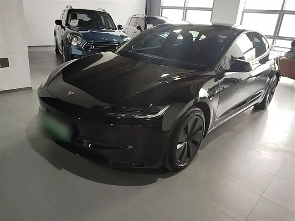 Tesla Model 3 — фото 1