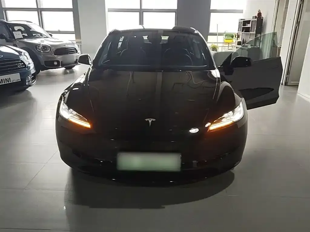 Tesla Model 3 — фото 3