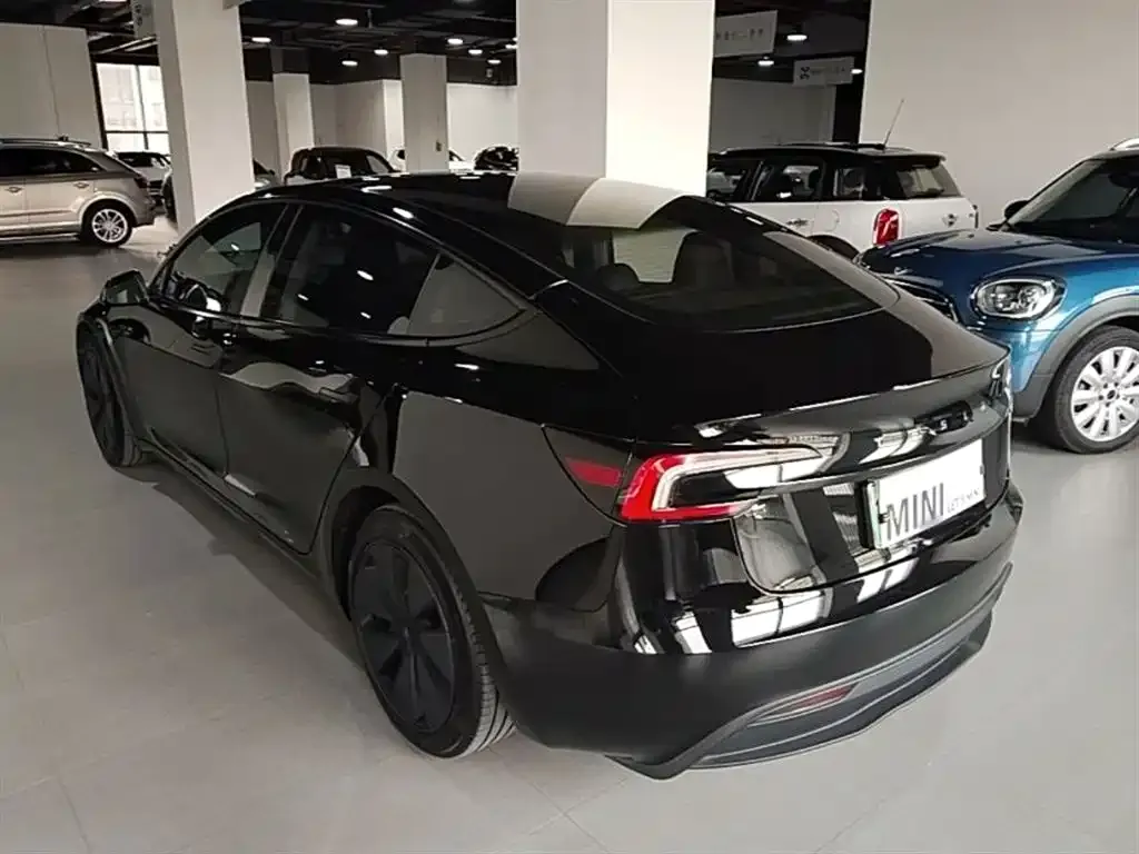 Tesla Model 3 — фото 4