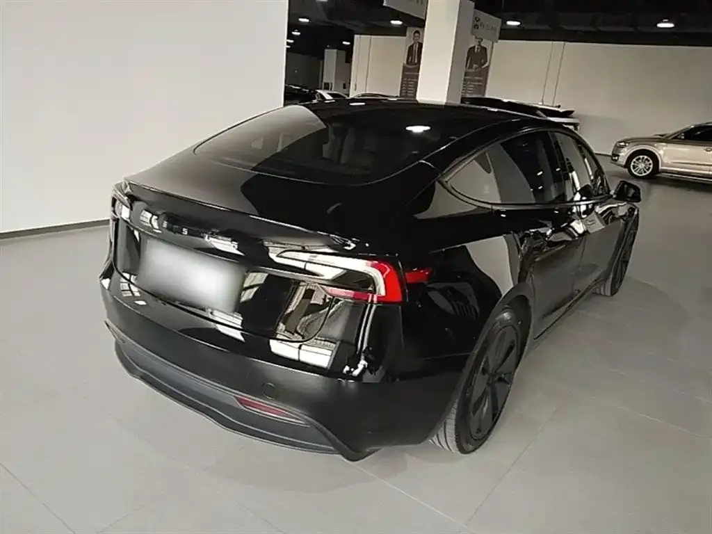 Tesla Model 3 — фото 6