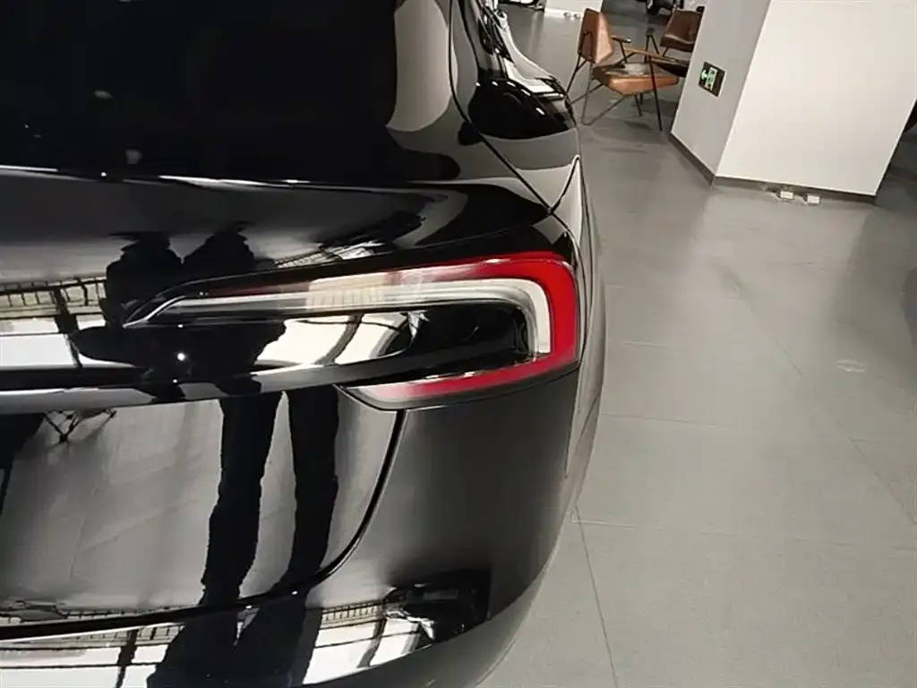 Tesla Model 3 — фото 9