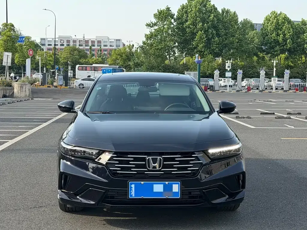 Honda Accord — фото 1