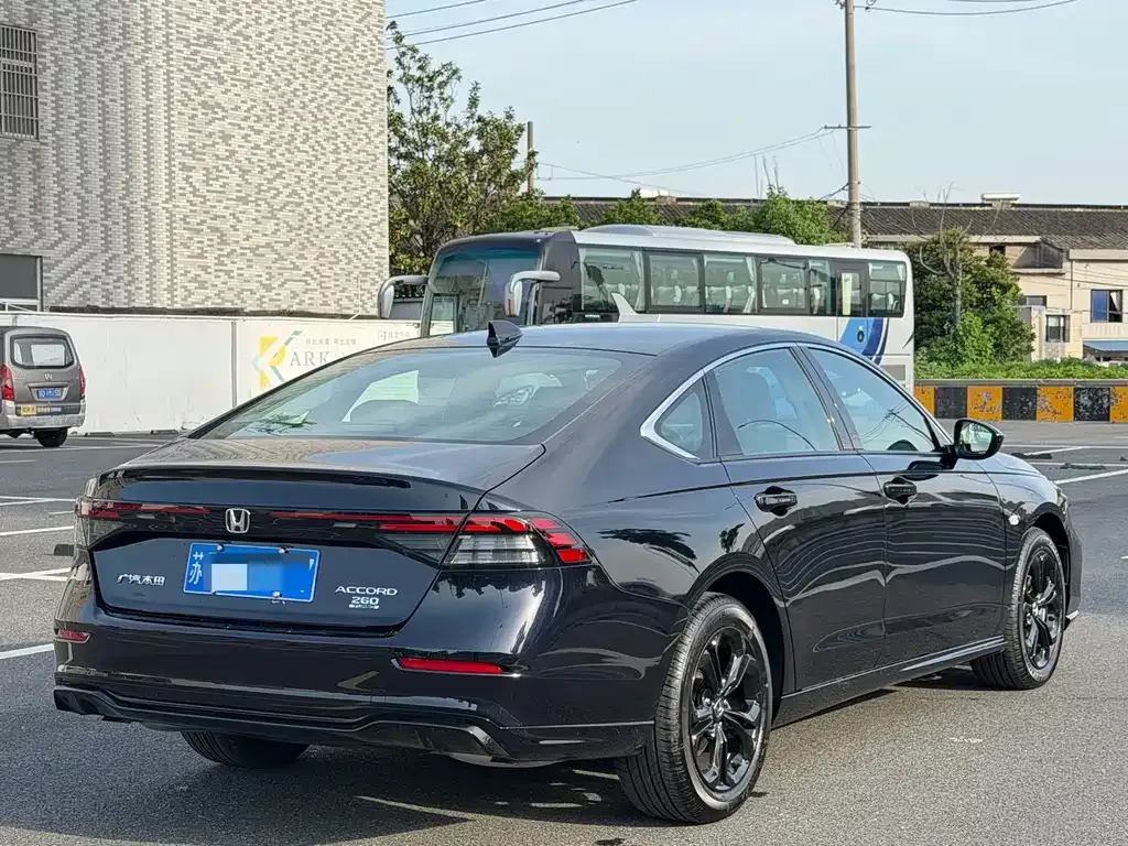 Honda Accord — фото 10