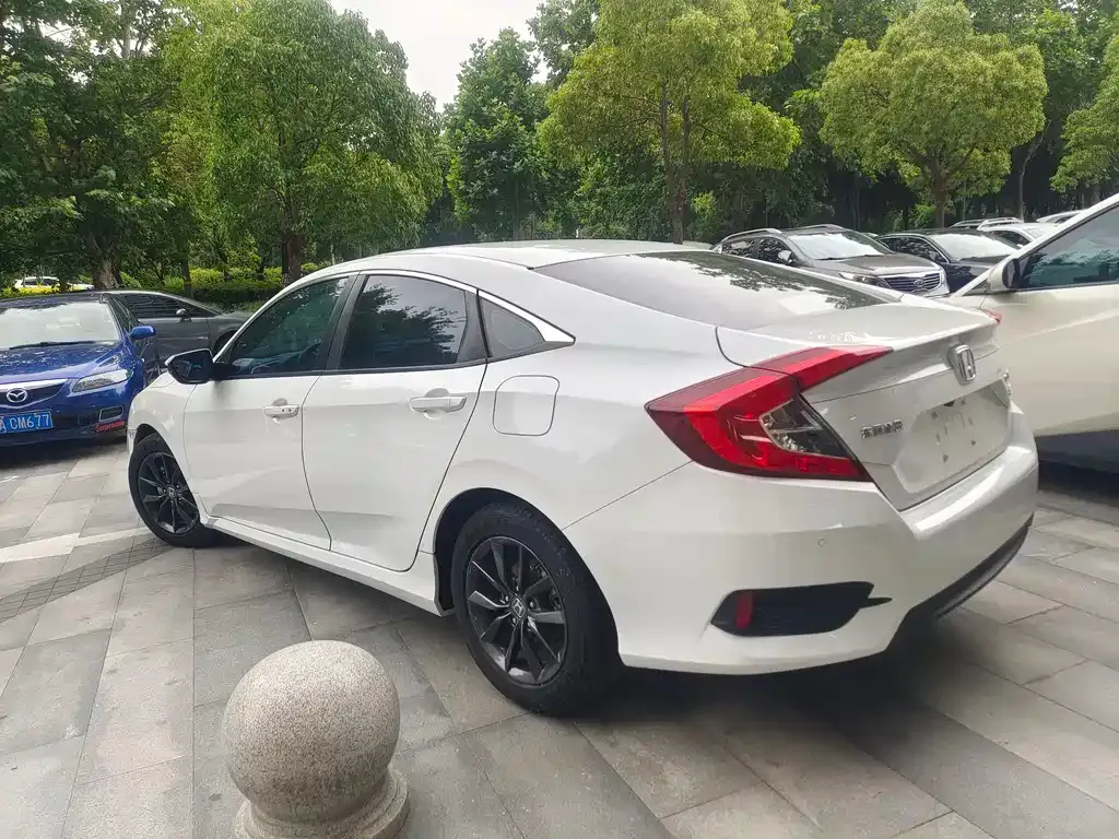 Honda Civic — фото 7