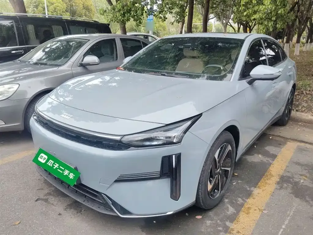 Geely Galaxy L6 — фото 1