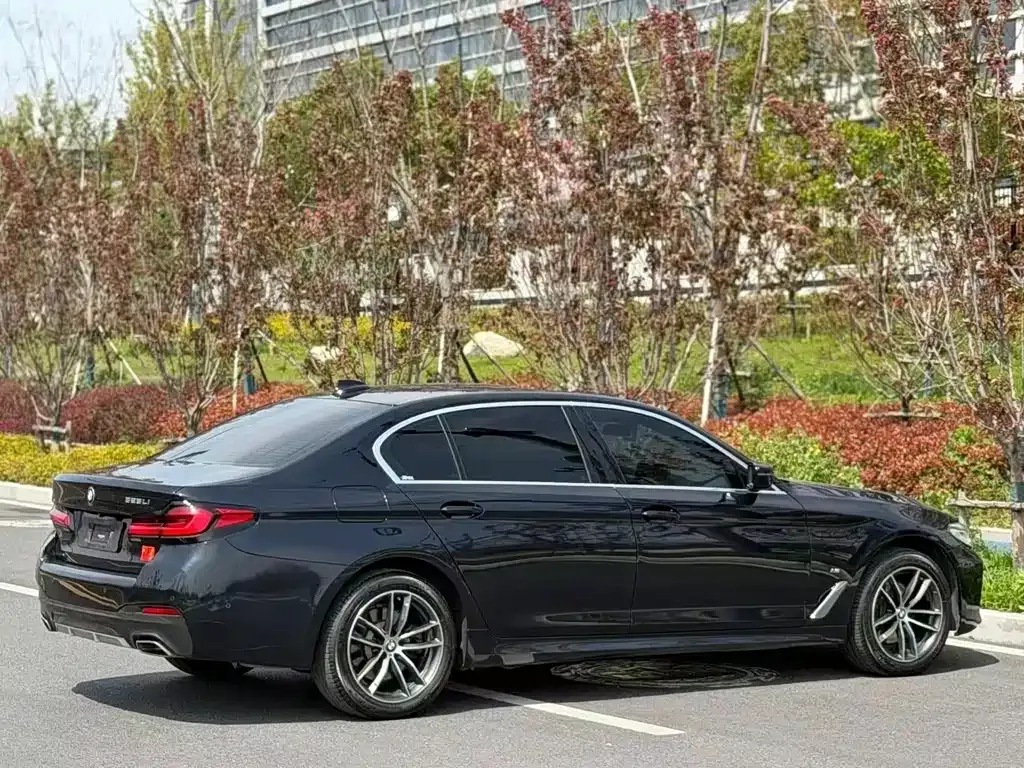BMW 5 Series — фото 5