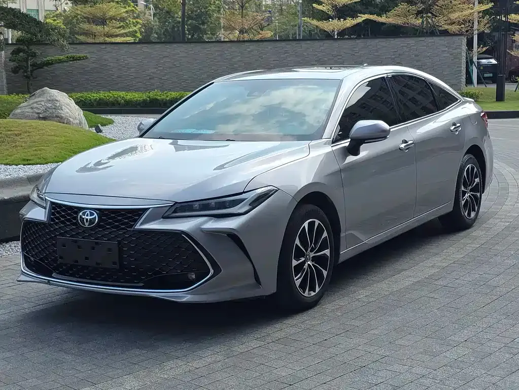 Toyota Avalon — фото 1