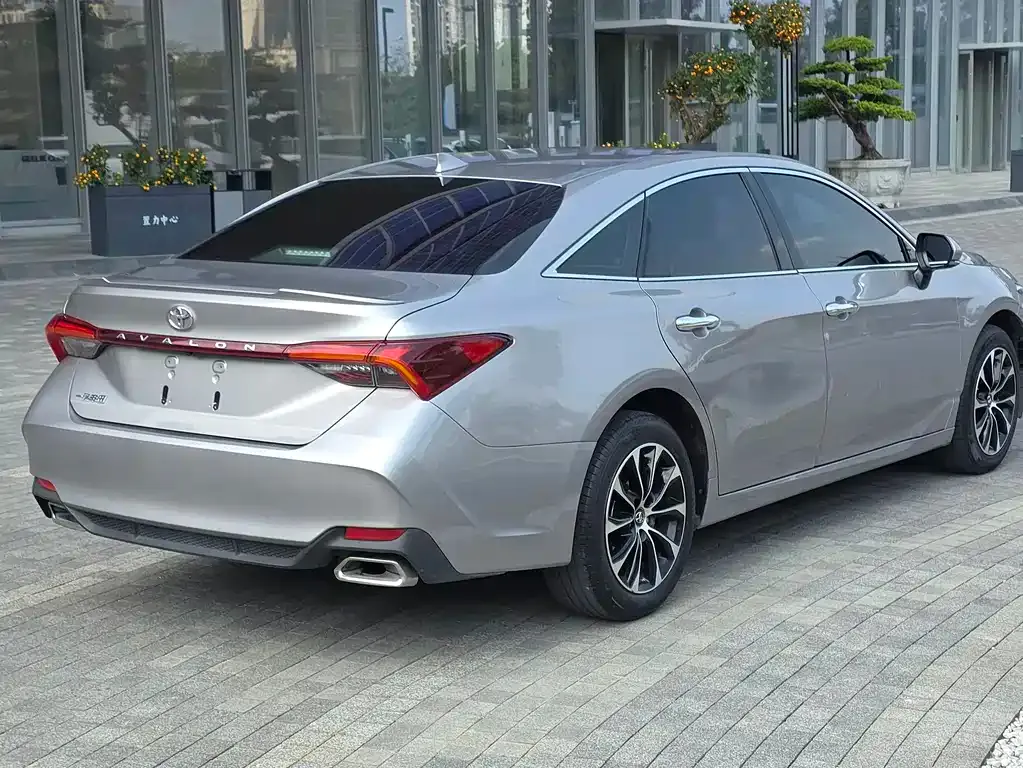 Toyota Avalon — фото 10