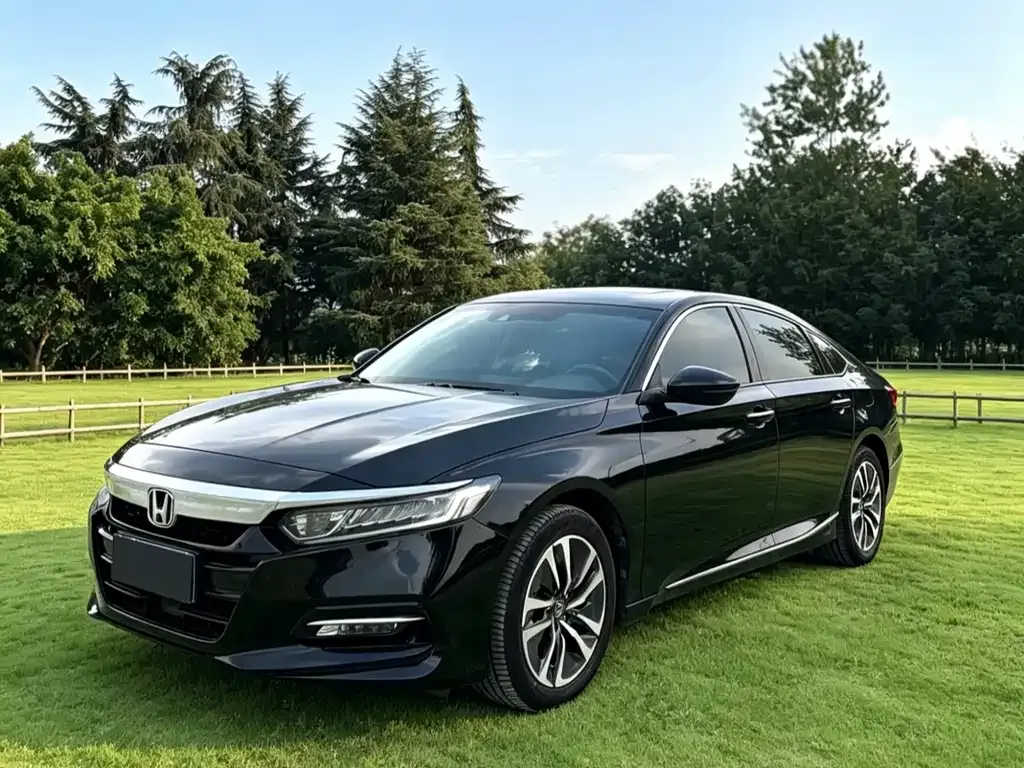 Honda Accord — фото 1
