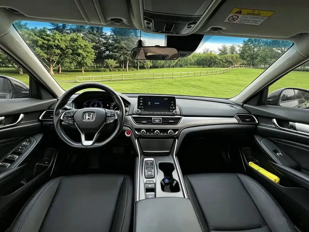 Honda Accord — фото 9