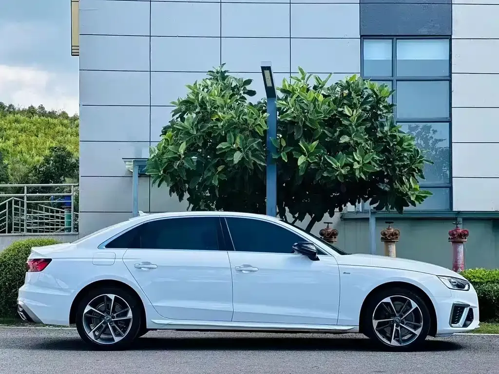 Audi A4L — фото 9