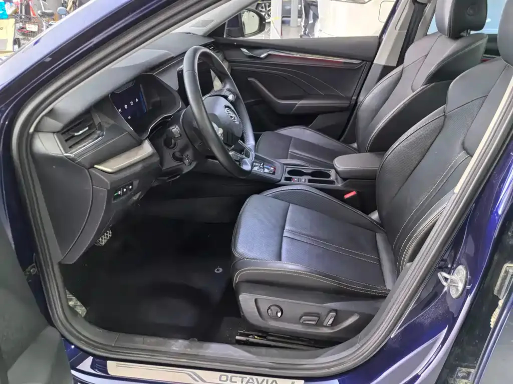 Skoda Octavia — фото 2