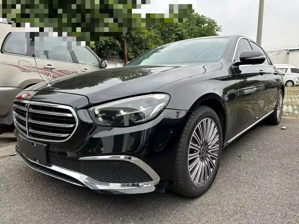 Mercedes-Benz E-Class — фото 1