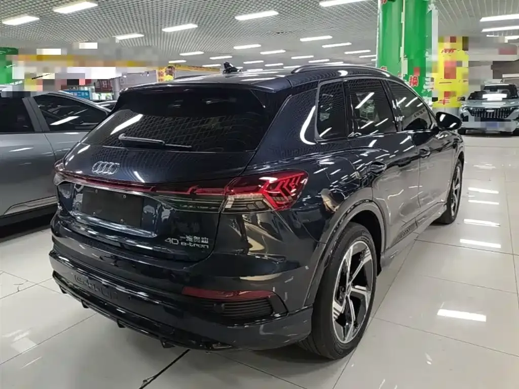 Audi Q4 e-tron — фото 4