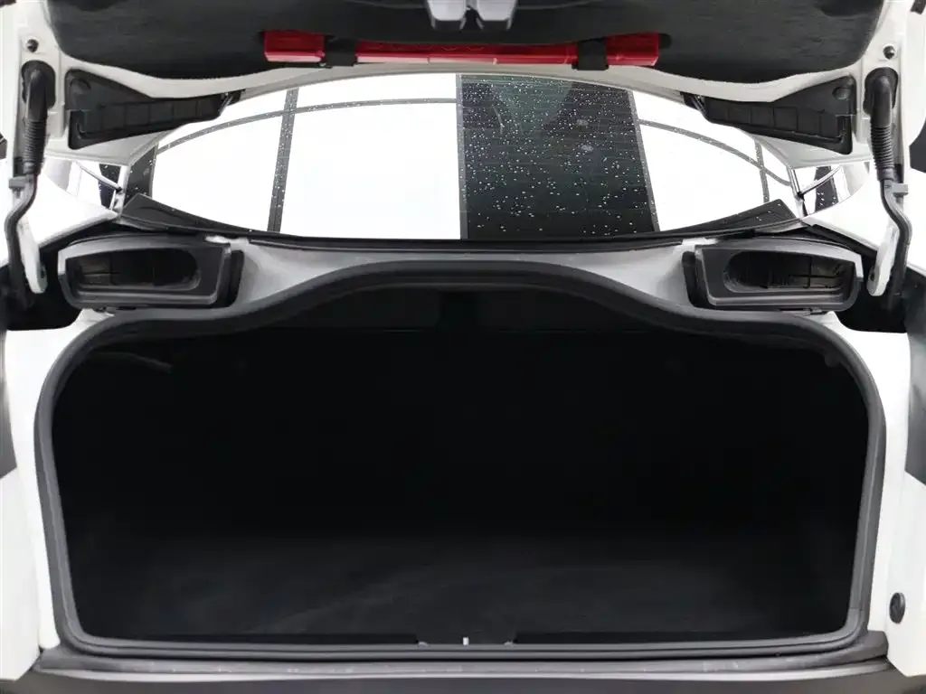 Aston Martin DB11 2022 из CN, фото 2
