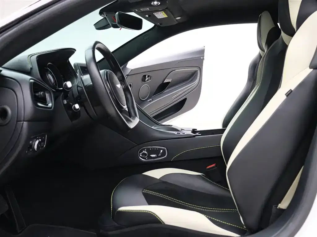 Aston Martin DB11 2022 из CN, фото 5