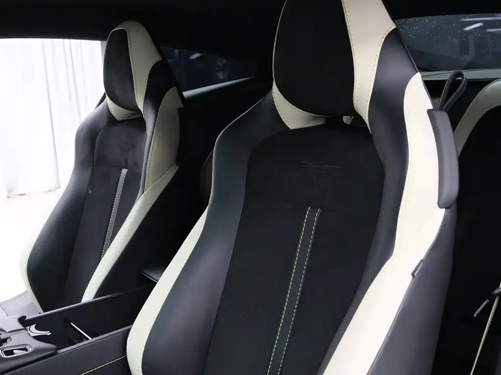 Aston Martin DB11 2022 из CN, фото 7