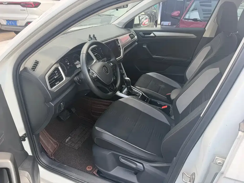 Volkswagen T-Roc 2023 из CN, фото 6