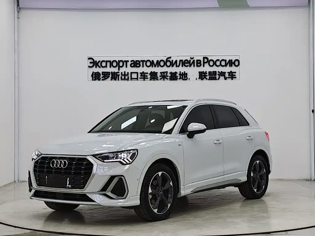 Audi Q3 — фото 1