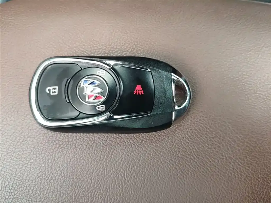 Buick Envision Plus — фото 10