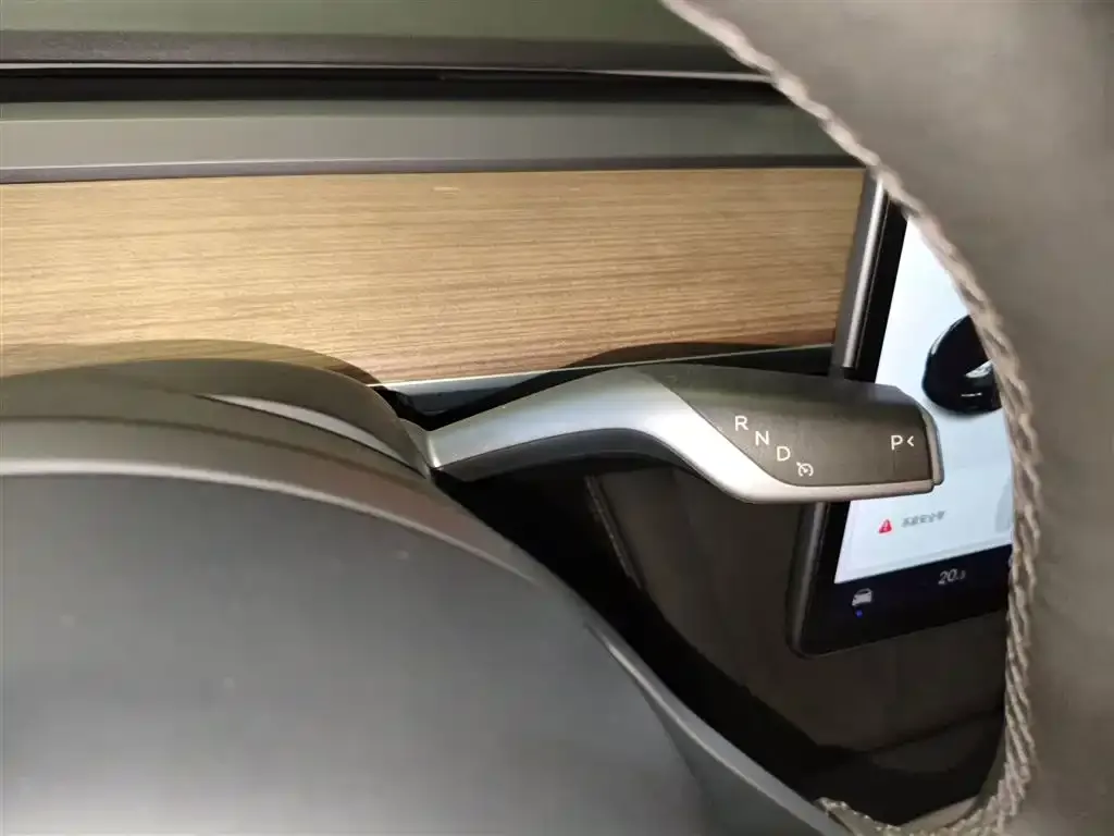 Tesla Model 3 — фото 3
