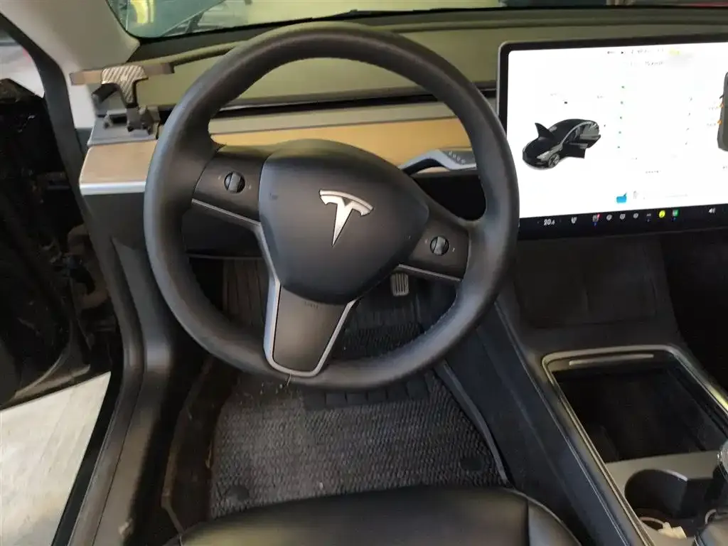 Tesla Model 3 — фото 10