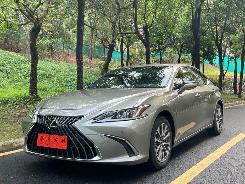 Lexus ES — фото 1