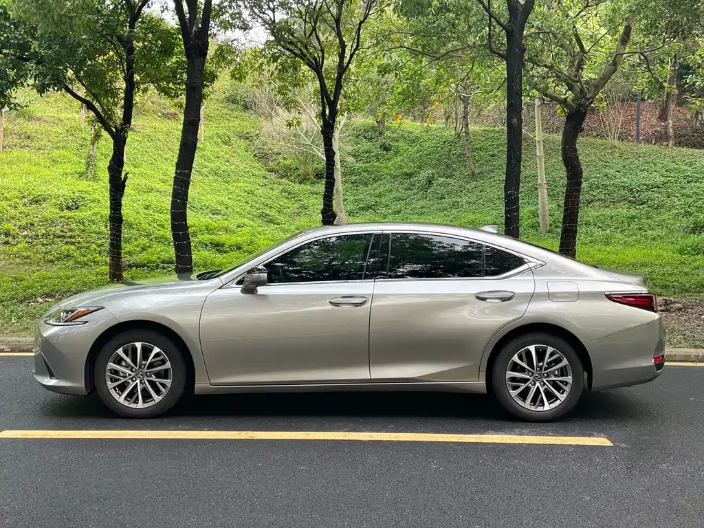 Lexus ES — фото 9
