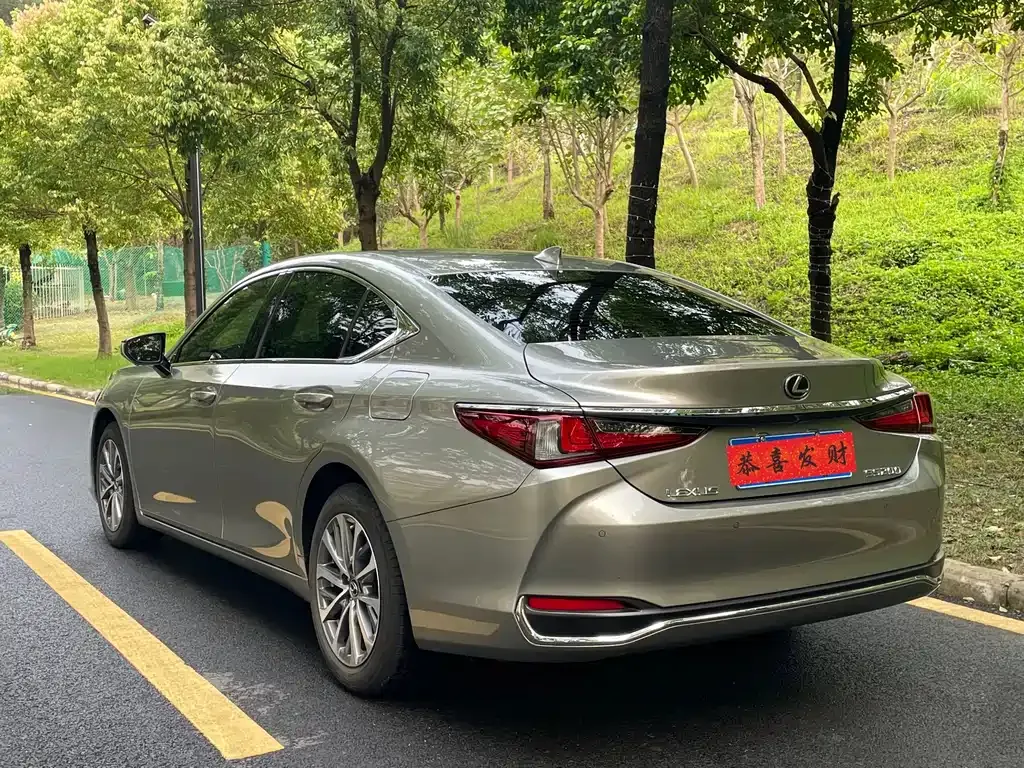 Lexus ES — фото 10