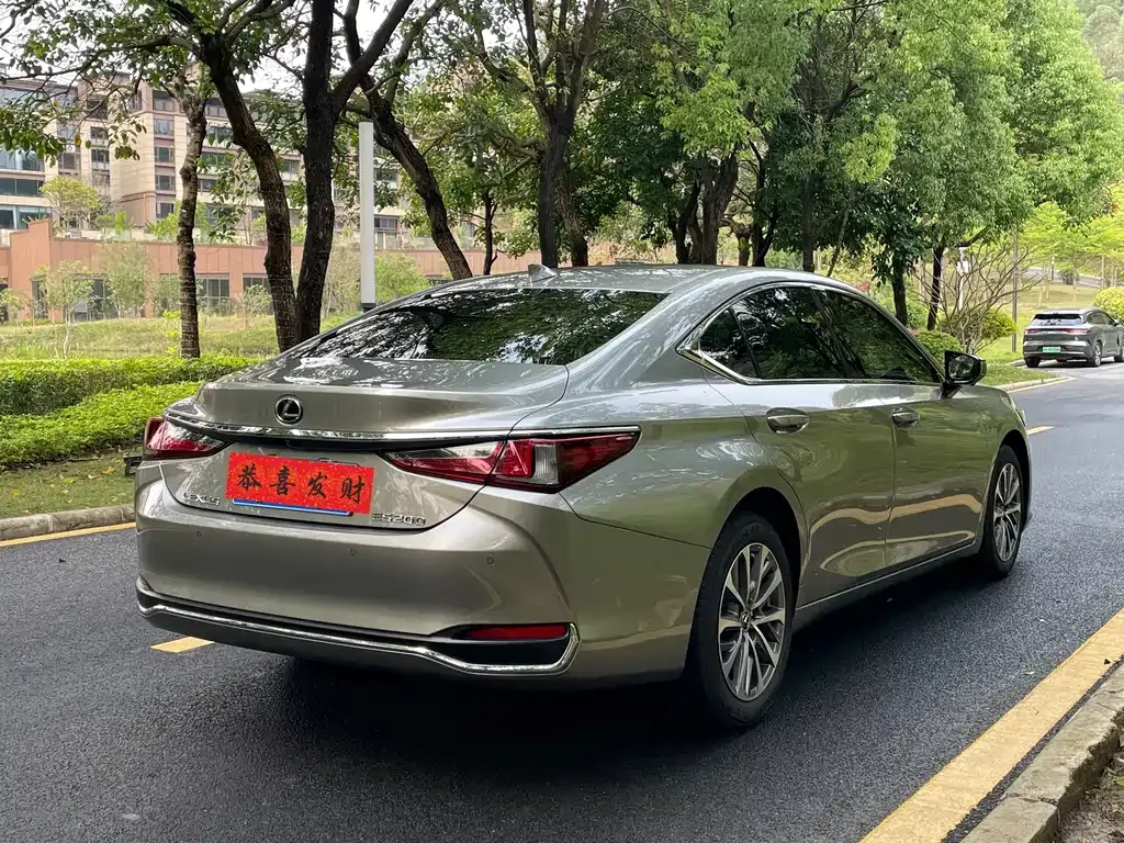 Lexus ES — фото 7