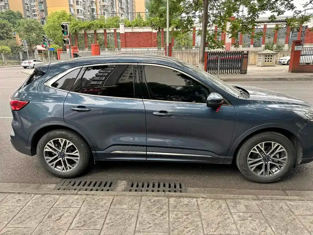 Ford Escape 2023 из CN, фото 7