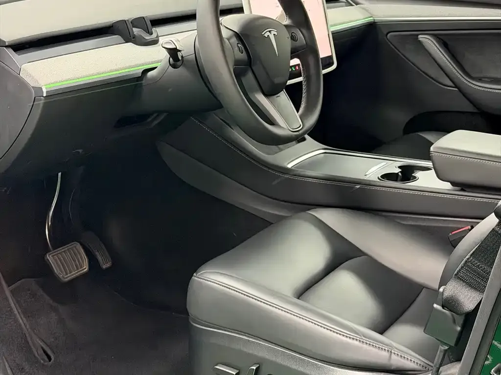 Tesla Model Y — фото 8