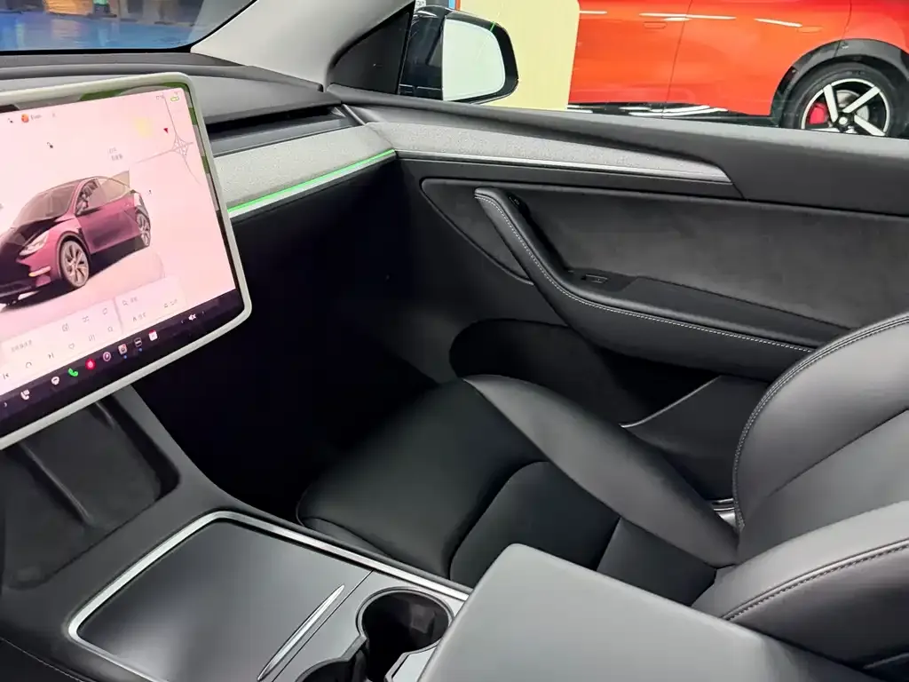 Tesla Model Y — фото 7