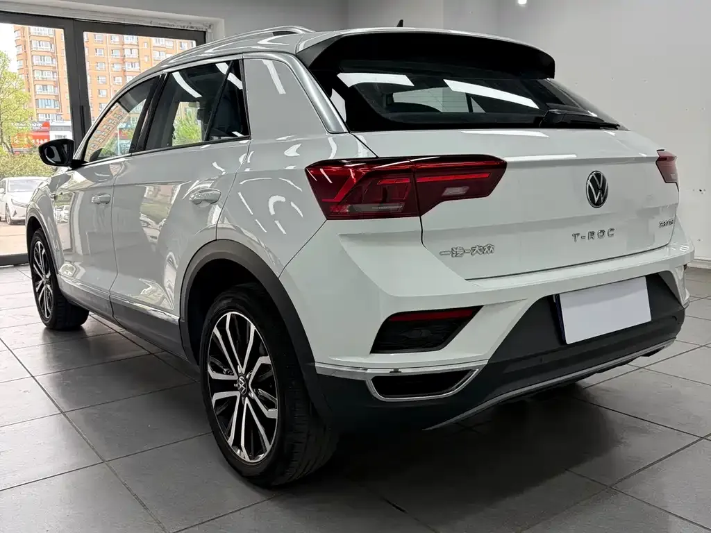 Volkswagen T-Roc — фото 8