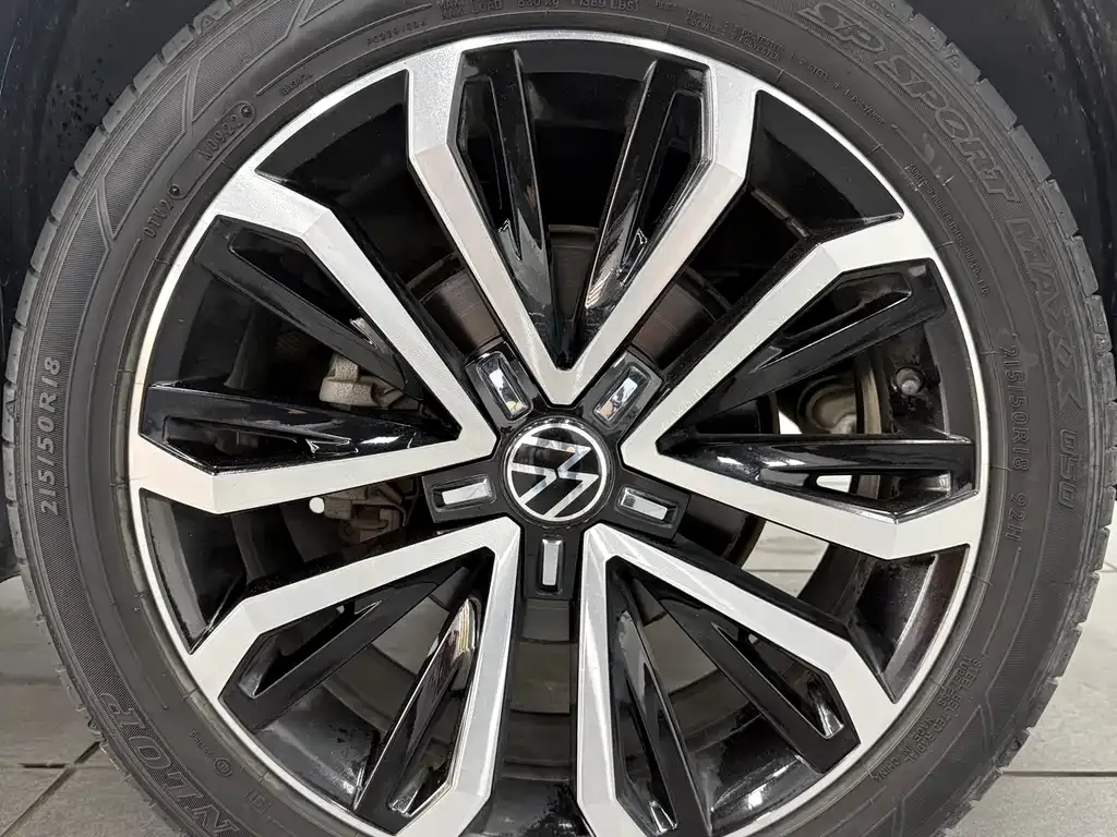 Volkswagen T-Roc — фото 7