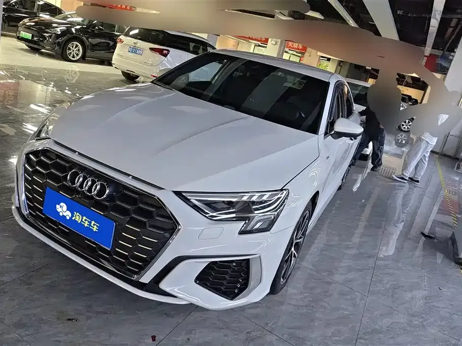 Audi A3 — фото 1