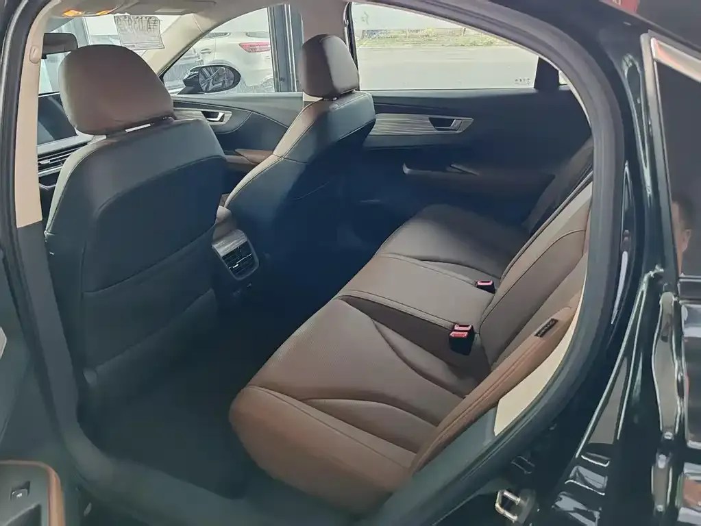 Hongqi E-QM5 — фото 2