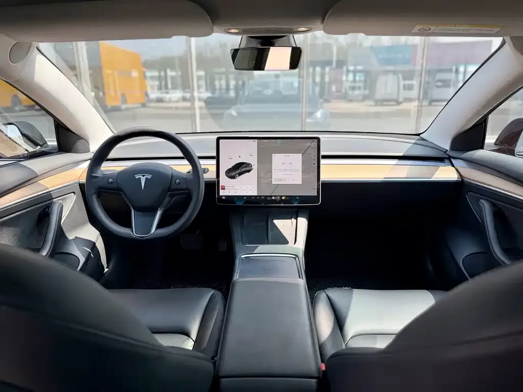 Tesla Model 3 — фото 7