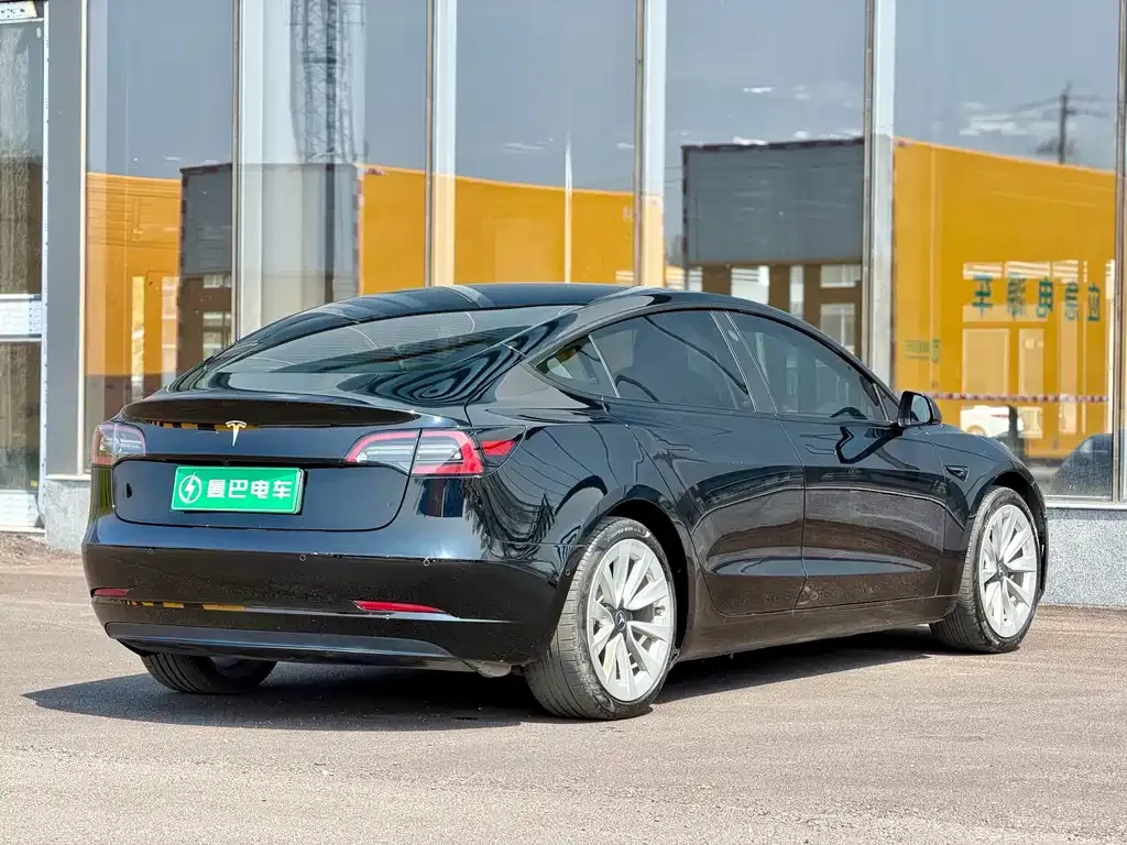 Tesla Model 3 — фото 10