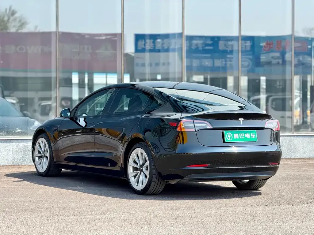 Tesla Model 3 — фото 6