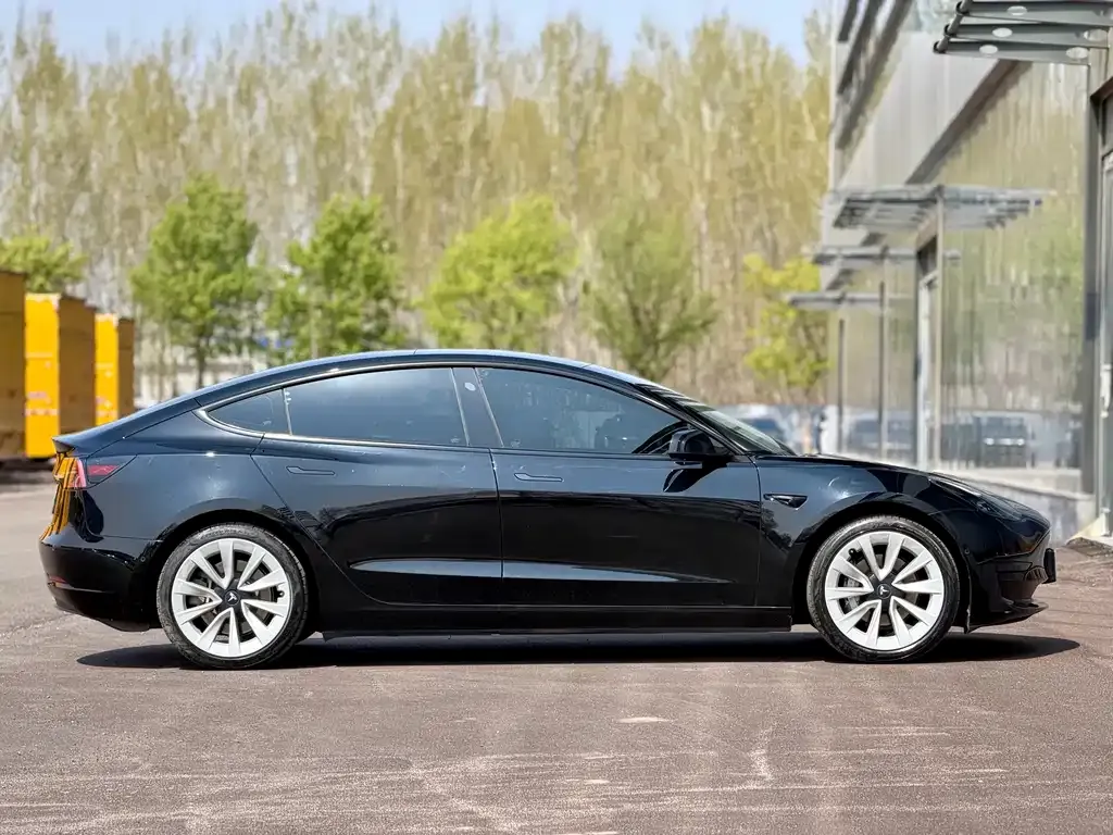 Tesla Model 3 — фото 3