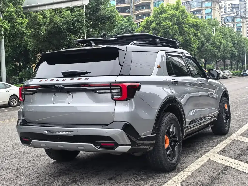 Ford Explorer — фото 10