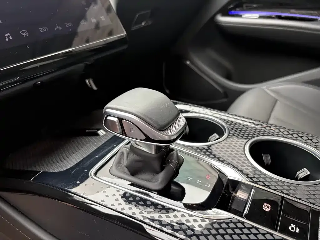 Hongqi HS3 PHEV 2024 из CN, фото 3