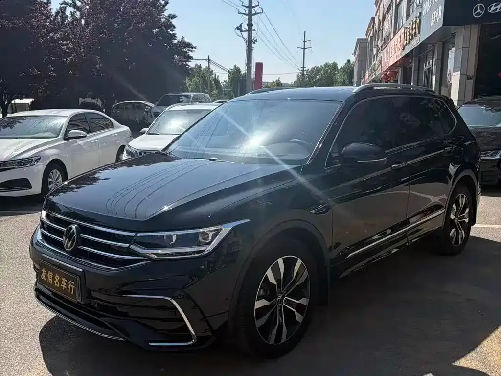 Volkswagen Tiguan L — фото 1