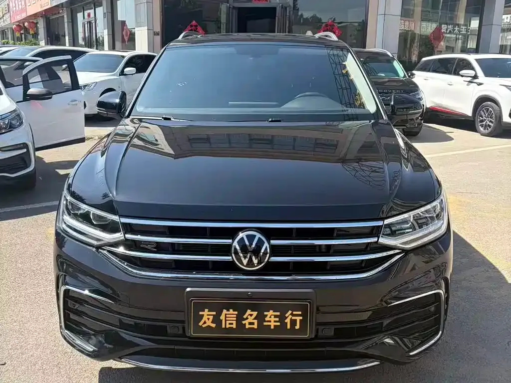 Volkswagen Tiguan L — фото 10