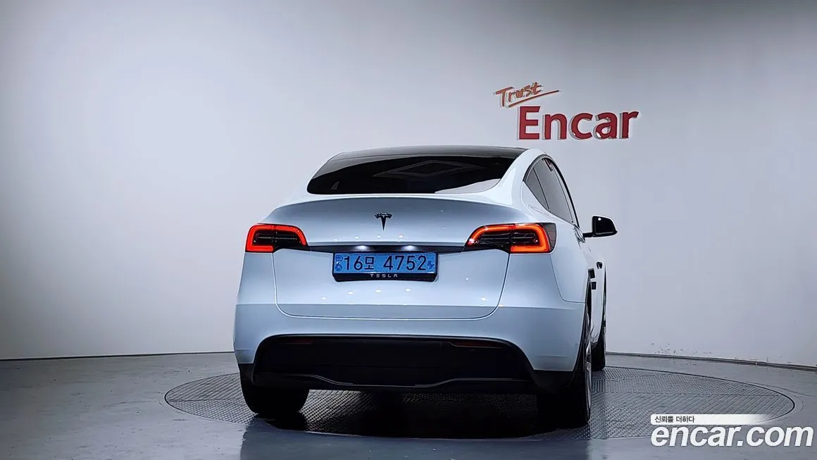 Tesla Model Y — фото 8